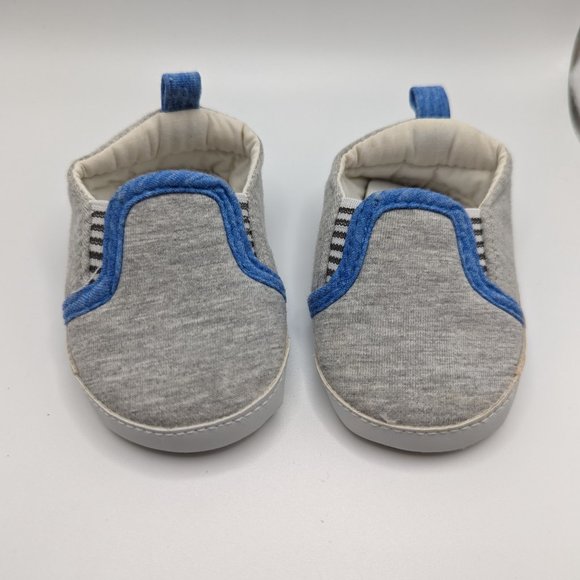 Multiple pairs of Gently Used Baby Booties - Picture 2 of 10